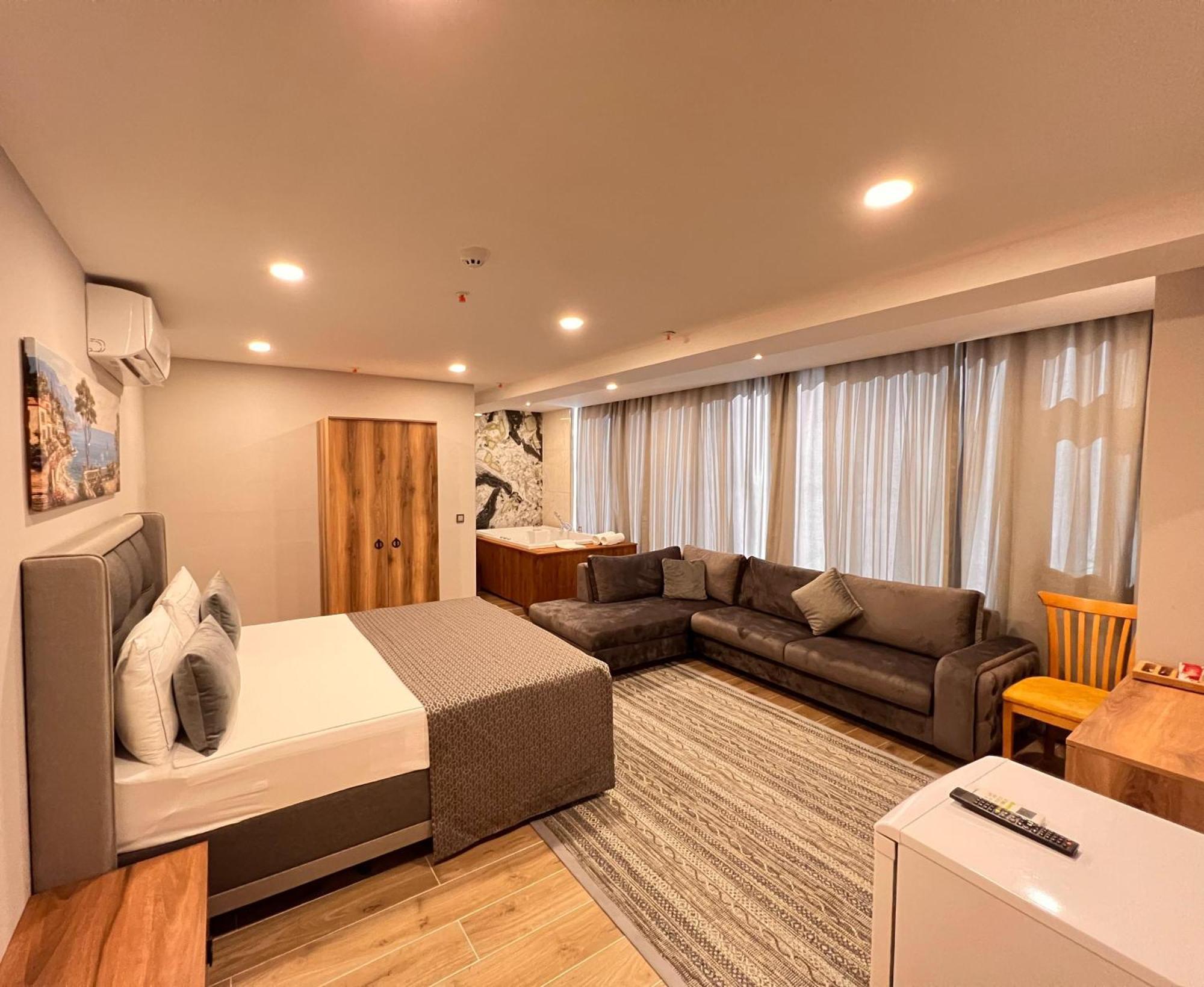 Old Town Point & Otel